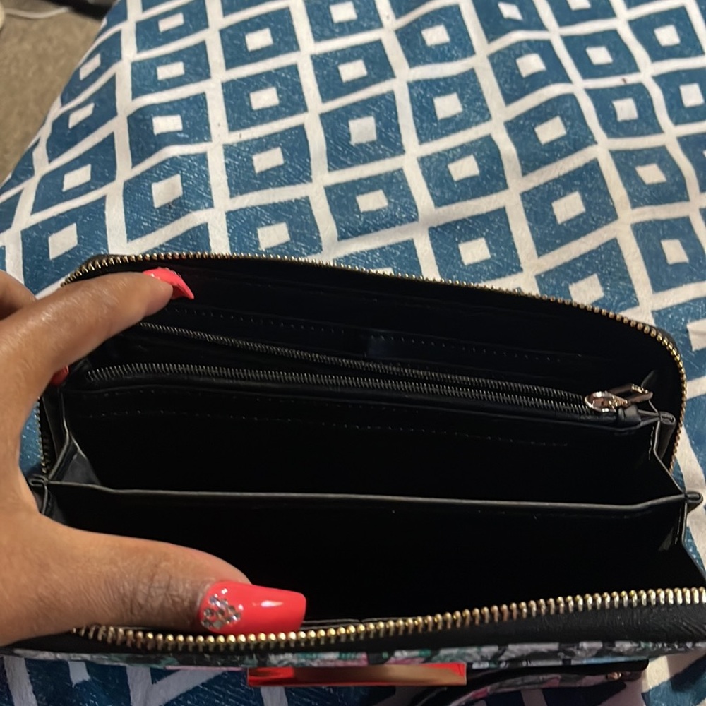 Guess tropical colored zip around wallet wristlet - Picture 5 of 6